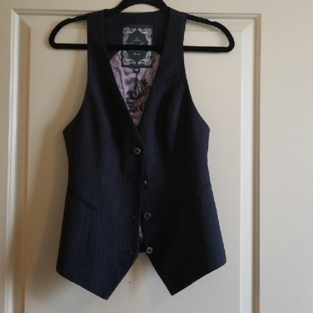 NWOT never worn gorgeous Guess vest